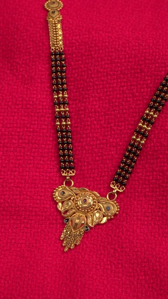 Mangalsutra Gouden Ketting Dragen Door Een Getrouwde Hindoe Vrouwen Gearrangeerd — Stockfoto