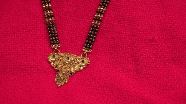 Mangalsutra Collar Oro Para Llevar Por Una Mujer Hindú Casada —  Fotos de Stock