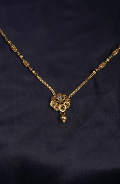 Mangalsutra Collar Oro Para Llevar Por Una Mujer Hindú Casada —  Fotos de Stock