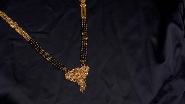 Mangalsutra Golden Necklace Wear Married Hindu Women Arranged Black Background — Stock Photo, Image