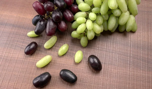 Природные Органические Сочные Зеленый Красный Виноград Крупным Планом — стоковое фото