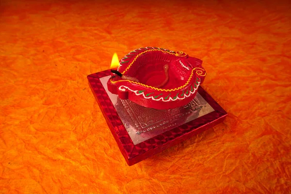 Φωτιστικό Clay Diya Αναμμένο Κατά Διάρκεια Του Εορτασμού Diwali Χαιρετισμοί — Φωτογραφία Αρχείου