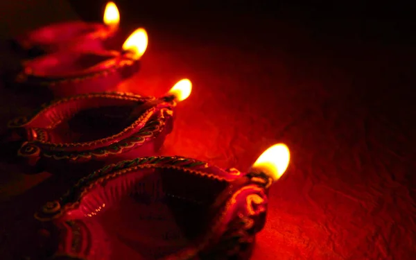 Lampade Clay Diya Accese Durante Celebrazione Del Diwali Greetings Card — Foto Stock