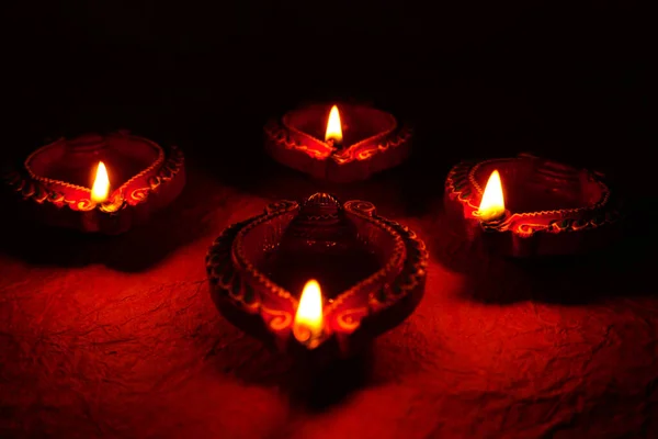 Lámparas Arcilla Diya Encendidas Durante Celebración Diwali Saludos Card Design —  Fotos de Stock