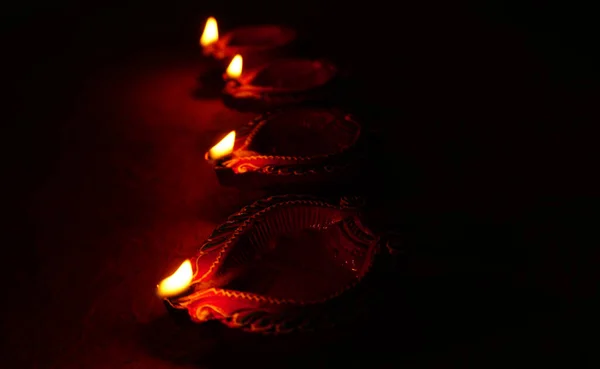 Lampade Clay Diya Accese Durante Celebrazione Del Diwali Greetings Card — Foto Stock