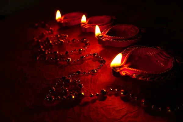 Klei Diya Lampen Aangestoken Met Kettingen Tijdens Diwali Celebration Gegroet — Stockfoto