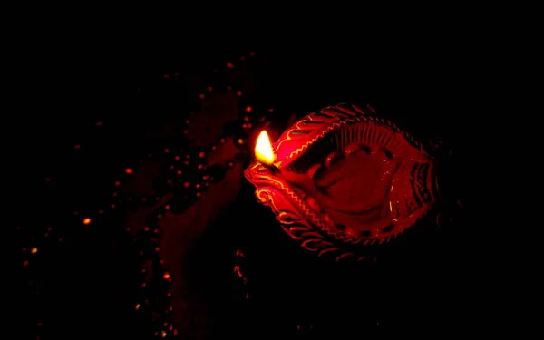 Lampada Clay Diya Accesa Con Collane Durante Celebrazione Del Diwali — Foto Stock