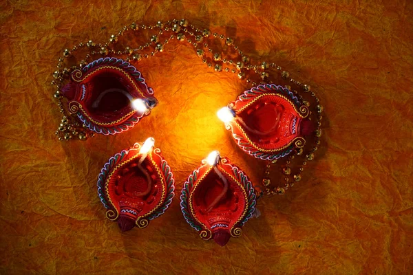 Κεραμικές Λάμπες Diya Αναμμένες Περιδέραια Κατά Διάρκεια Της Γιορτής Diwali — Φωτογραφία Αρχείου