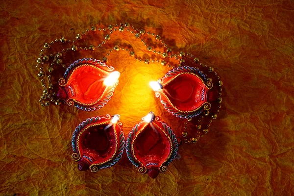 Lampade Clay Diya Accese Con Collane Durante Celebrazione Del Diwali — Foto Stock