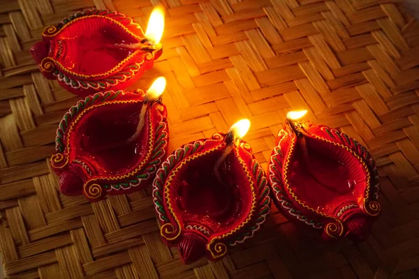 Lampy Clay Diya Zapalone Podczas Uroczystości Diwali Projektowanie Kart Pozdrowienia — Zdjęcie stockowe