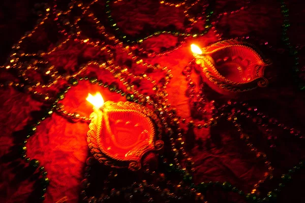 클레이 램프는 Diwali Celebration 목걸이로 붙였다 디자인 인도의 축제인 Diwali — 스톡 사진