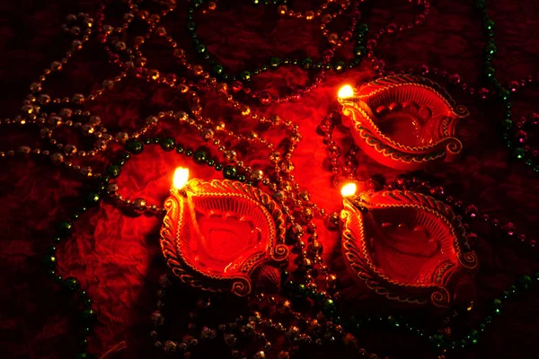 Lampade Clay Diya Accese Con Collane Durante Celebrazione Del Diwali — Foto Stock