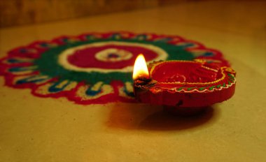 Diwali kutlamaları sırasında Clay Diya lambası yandı. Selamlar Kart Tasarımı Hint Hindu Işık Festivali Diwali.
