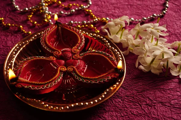 Clay Diya Lamps Lit White Flowers Diwali Celebration Greetings Card — Stock Photo, Image