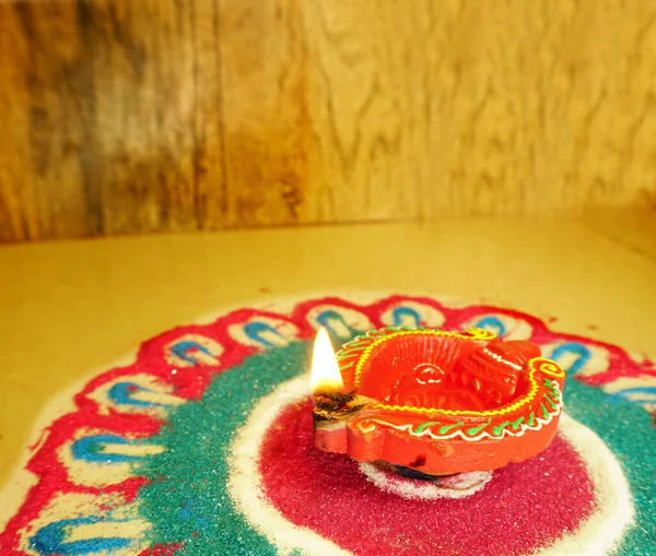 Lampada Clay Diya Accesa Durante Celebrazione Del Diwali Greetings Card — Foto Stock