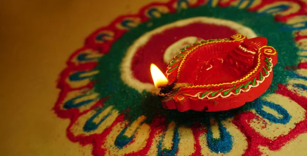 Lampada Clay Diya Accesa Durante Celebrazione Del Diwali Greetings Card — Foto Stock