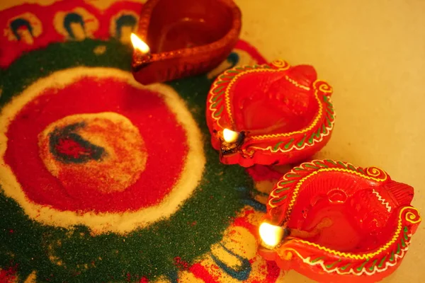 Lampade Clay Diya Accese Durante Celebrazione Del Diwali Greetings Card — Foto Stock