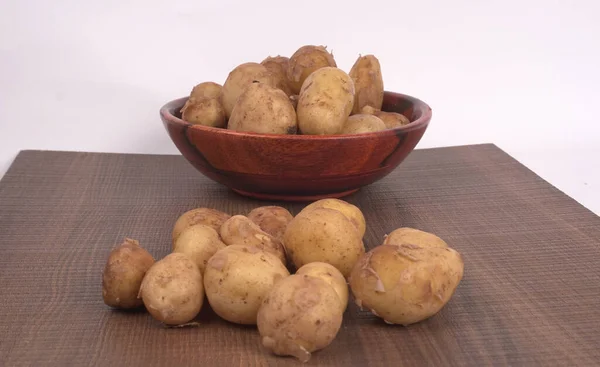 Patatas Pequeñas Frescas Para Cocinar Mesa Madera —  Fotos de Stock