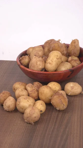 Batatas Pequenas Frescas Para Cozinhar Mesa Madeira — Fotografia de Stock