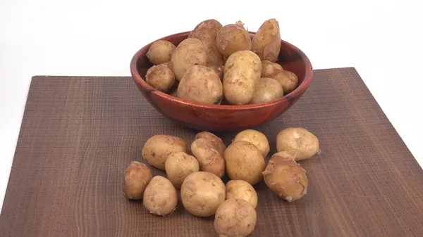 Patatas Pequeñas Frescas Para Cocinar Mesa Madera —  Fotos de Stock