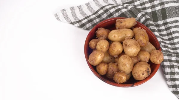 Frische Kleine Kartoffeln Zum Kochen Holzschüssel Auf Weißem Hintergrund — Stockfoto