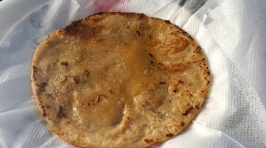 Yağlı kızarmış Hint ekmeği, yakın plan. 