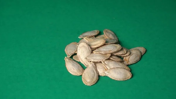 Mucchio Semi Zucca Sfondo Verde — Foto Stock