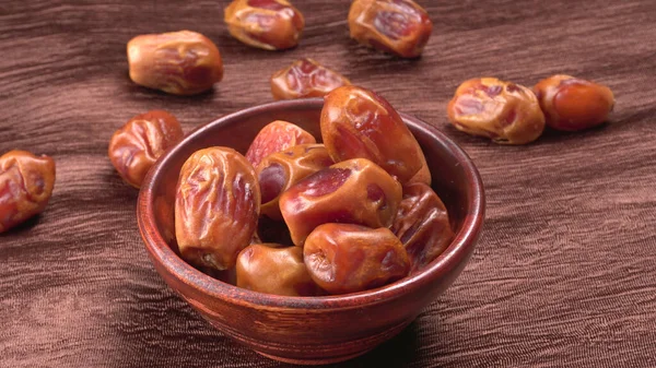 Dates Wooden Bowl Background Dried Date Fruits Closeup Shot — Stockfoto