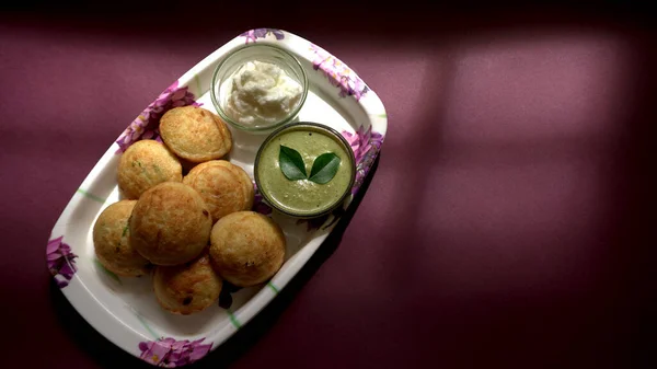 Delicious Indian Snacks Punugulu Served Plate Green Chutney Sauce — Foto Stock