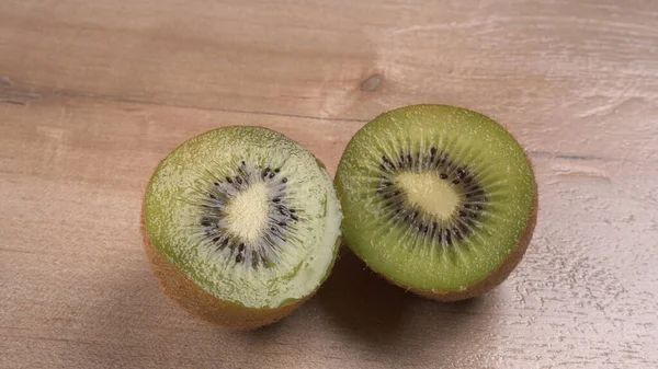 Frutos Kiwi Sobre Fondo Madera Con Espacio Para Copiar Concepto — Foto de Stock