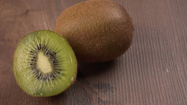 Frutos Kiwi Sobre Fondo Madera Con Espacio Para Copiar Concepto — Foto de Stock