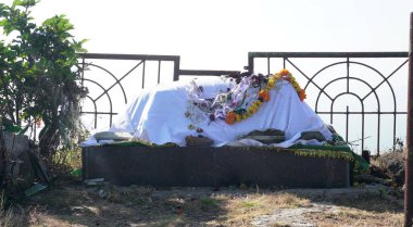 Hindu grave with flower decoration