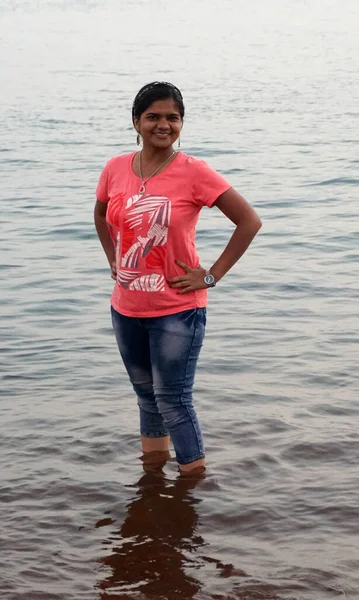 Young Indian Woman Sea Shore — Stock fotografie