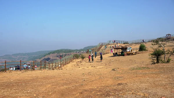 2021年12月25日 インド マハラシュトラ州プネ 2021年12月25日 インド マハラシュトラ州タミニ ガットで覆われたプネからの美しい景色のモンスーンの休暇 — ストック写真