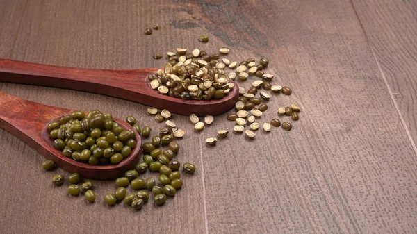 Cucharas Madera Guisantes Negros Sin Cocer Concepto Alimentos Saludables — Foto de Stock