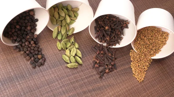 Індіанські Прянощі Трави Дерев Яному Тлі Їжа Інгредієнти Кухні — стокове фото