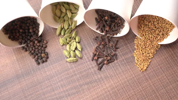 Especias Indias Hierbas Sobre Fondo Madera Comida Ingredientes Cocina — Foto de Stock