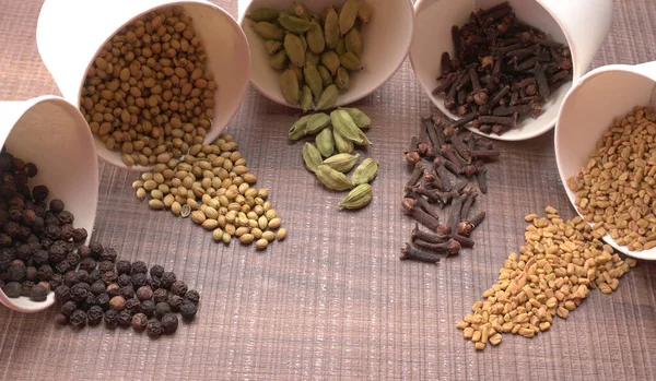 Indian Spices Herbs Wooden Background Food Cuisine Ingredients — Zdjęcie stockowe