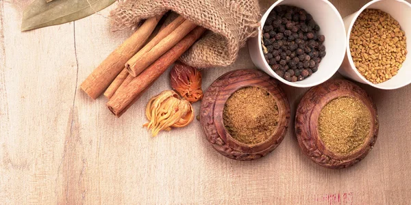 Spezie Erbe Indiane Fondo Legno Cibo Cucina Ingredienti — Foto Stock