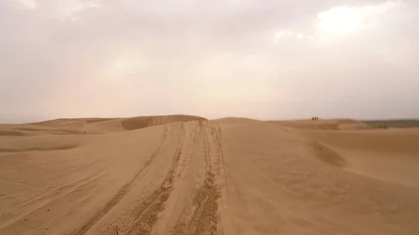 Dunes Sable Naturelles Avec Marques Pneus Voiture Jour — Photo