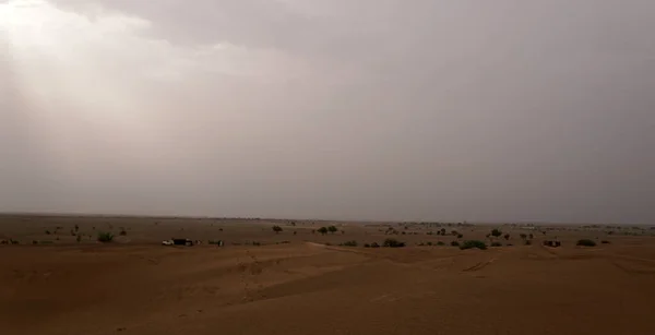 昼間は砂漠の砂の波 — ストック写真
