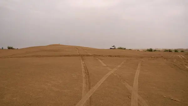 Dunas Arena Natural Con Marcas Neumáticos Coche Durante Día —  Fotos de Stock