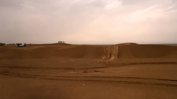 India Agosto 2019 Folla Cammina Nel Deserto Indiano Giorno — Foto Stock