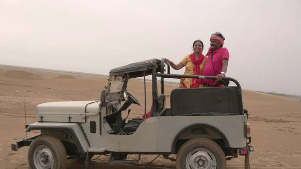 Inde 08E Août 2019 Couple Indien Âge Moyen Jeep Dans — Photo