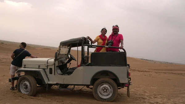 Inde 08E Août 2019 Couple Indien Âge Moyen Jeep Dans — Photo