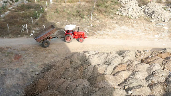 Indien Januar 2022 Arbeiter Auf Traktoren Die Steine Und Boden — Stockfoto