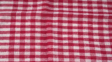 Beyaz zemin üzerinde kırmızı-beyaz Türk havlusu