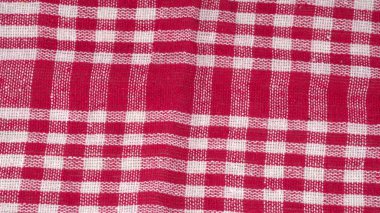 Beyaz zemin üzerinde kırmızı-beyaz Türk havlusu