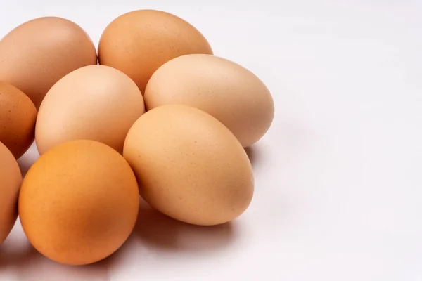 Сырые Яйца Белом Фоне Крупный План — стоковое фото