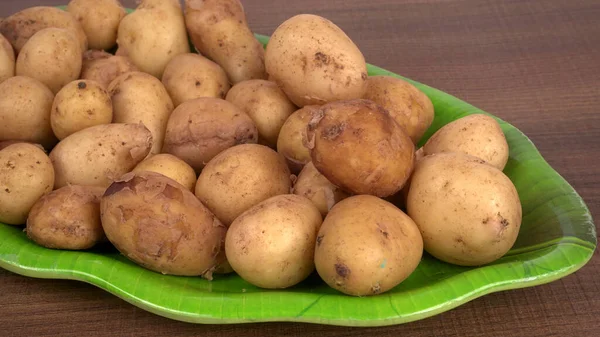 Свіжа Картопля Приготування Зеленому Лотку Крупним Планом — стокове фото